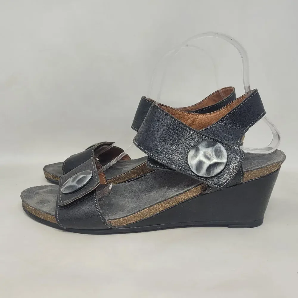 Taos‎ Sandals 10 EU41 Black Leather Wedge Carousel Slingback Medallion 3209